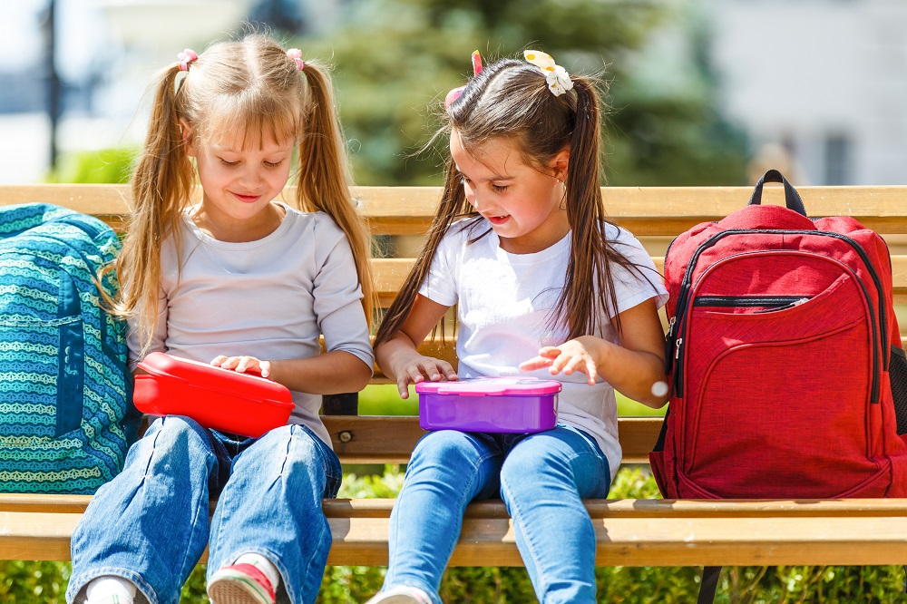 Zdrowa dieta dla małych uczniów – co spakować do lunchboxa?